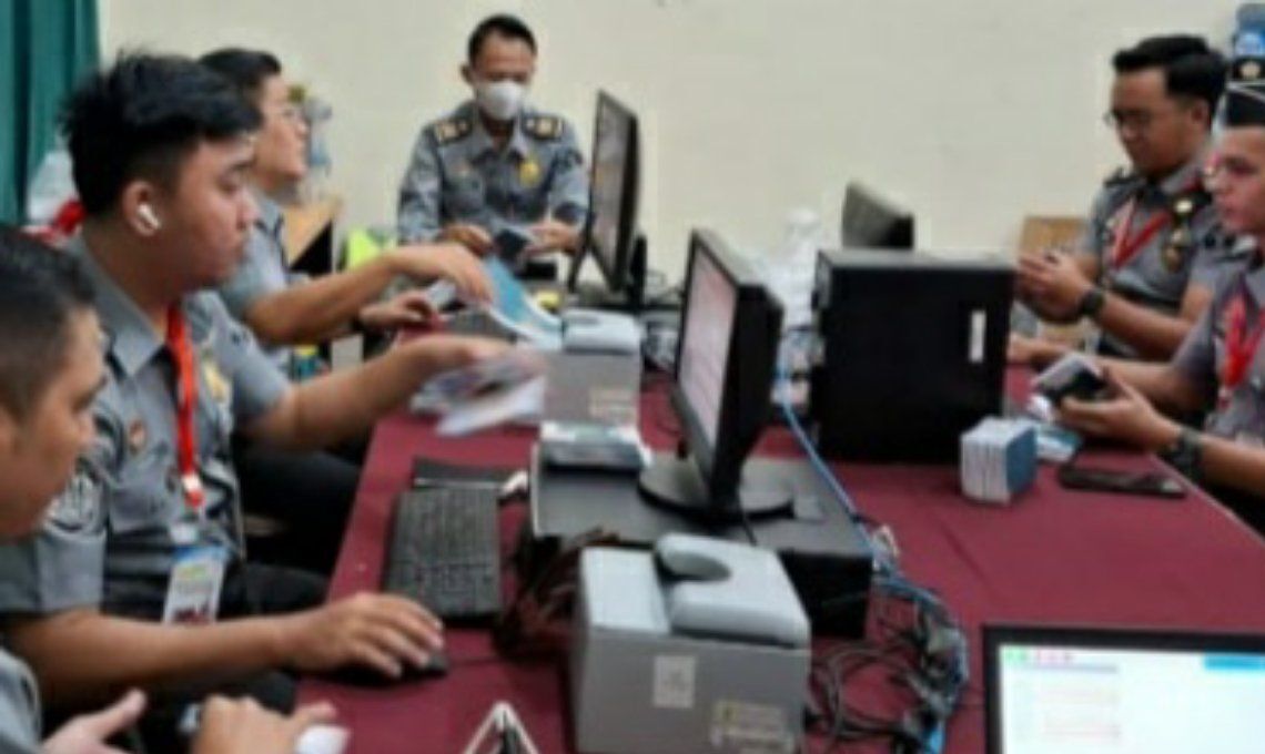25 Petugas Imigrasi Palembang Menangani Keberangkatan 450 JCH Pertama