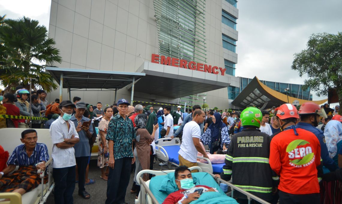 Berita Unggulan Terkini, Ledakan Di Rumah Sakit Semen Padang Hingga Jokowi Ubah Nomenklatur Isa Al Masih Jadi Yesus Kristus