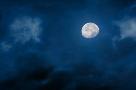 Gambar Intip Jadwal Blue Moon Malam Ini, Jangan  Tiba Terlewat! 