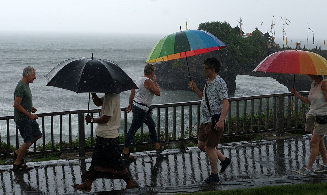Gambar BMKG Memprakirakan Curah Hujan Sedang Hingga Lebat Di Sebagian Besar Wilayah Indonesia Pada Hari Rabu