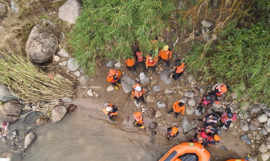 Korban Banjir Di Sumatera Barat Dan Habib Hasan Asegaf Meninggal Dunia Kemarin.