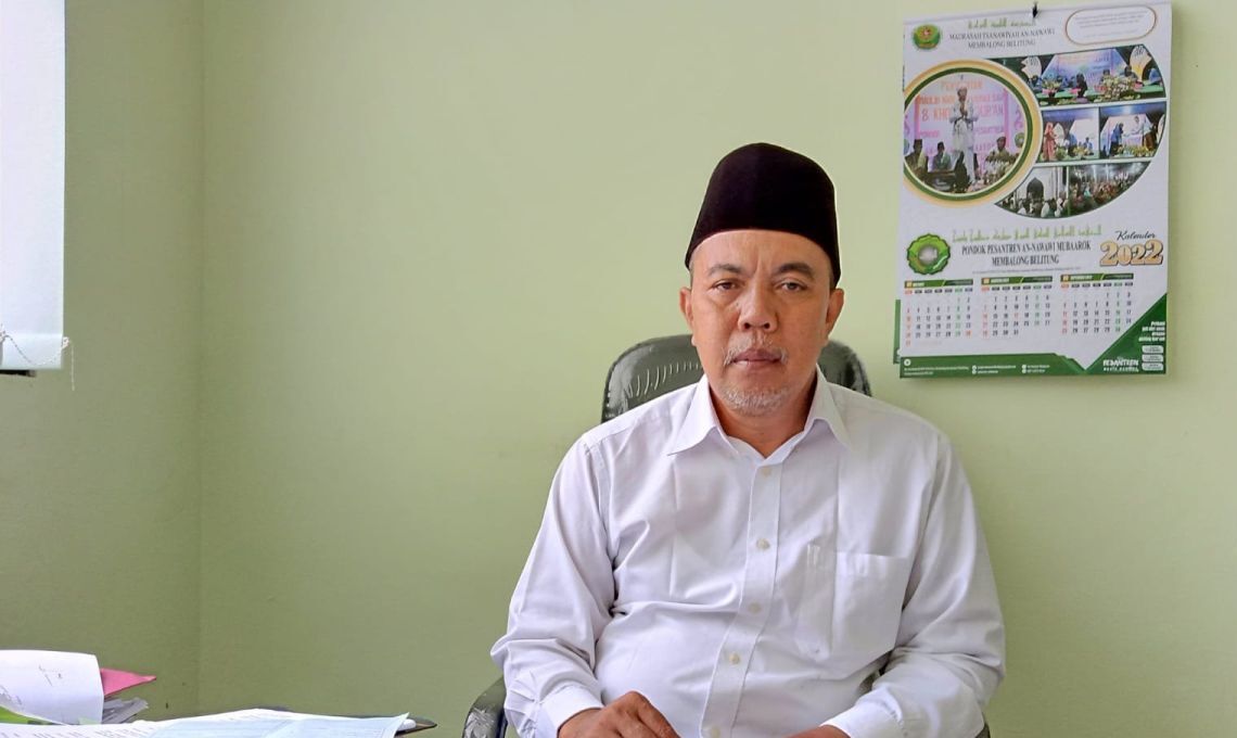 Kementerian Agama Belitung Memeriksa Barang Bawaan Calon Jemaah Haji.