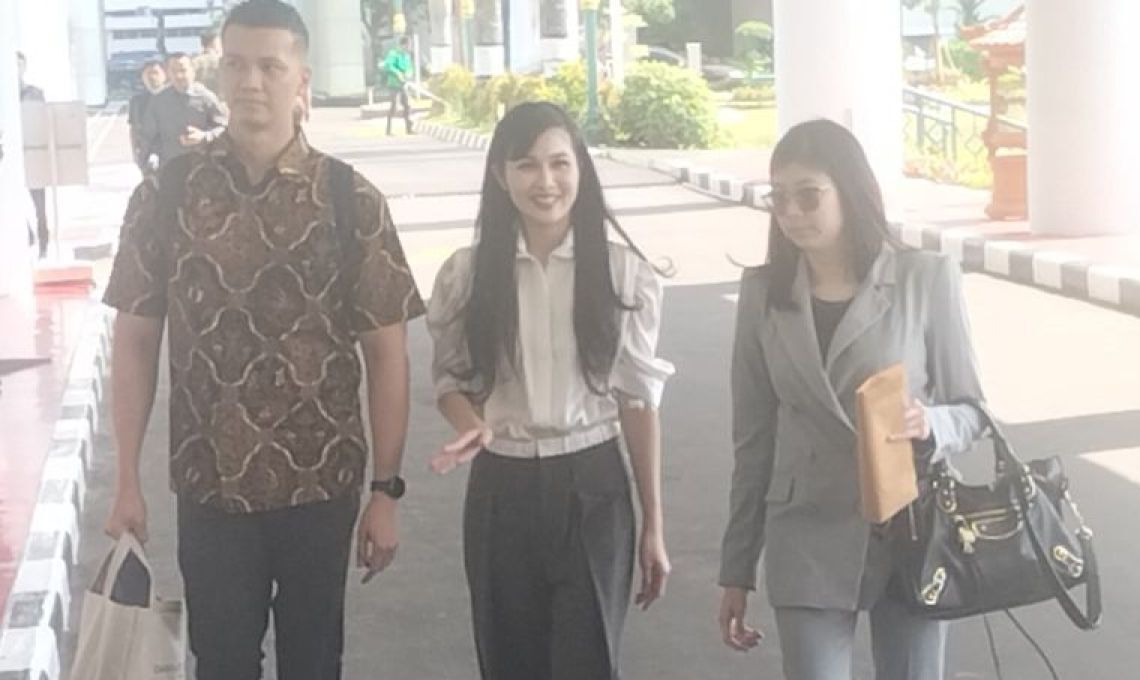 Sandra Dewi Datangi Kejaksaan Agung Untuk Diperiksa Sebagai Saksi